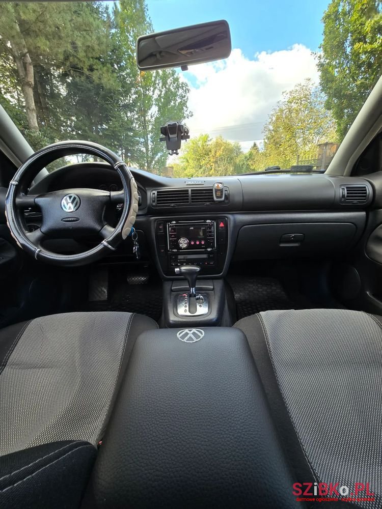 2005' Volkswagen Passat photo #5