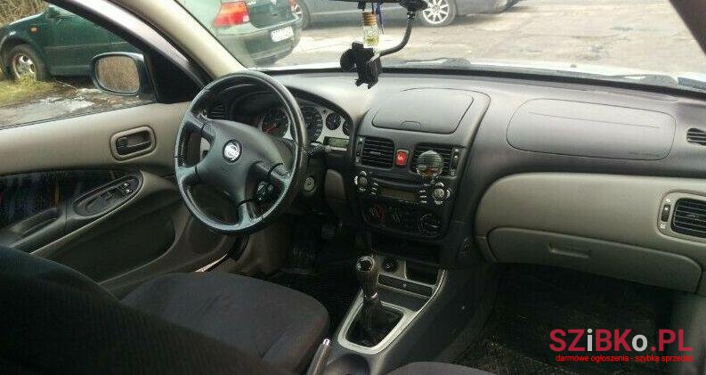 2001' Nissan Almera photo #1