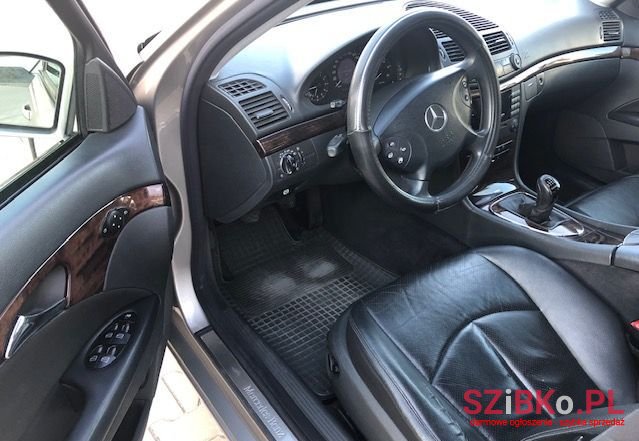 2004' Mercedes-Benz Klasa E photo #6