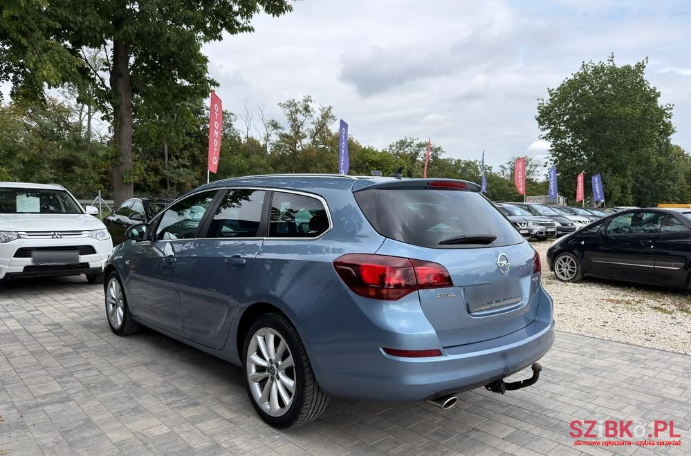 2011' Opel Astra 1.4 T Cosmo photo #4