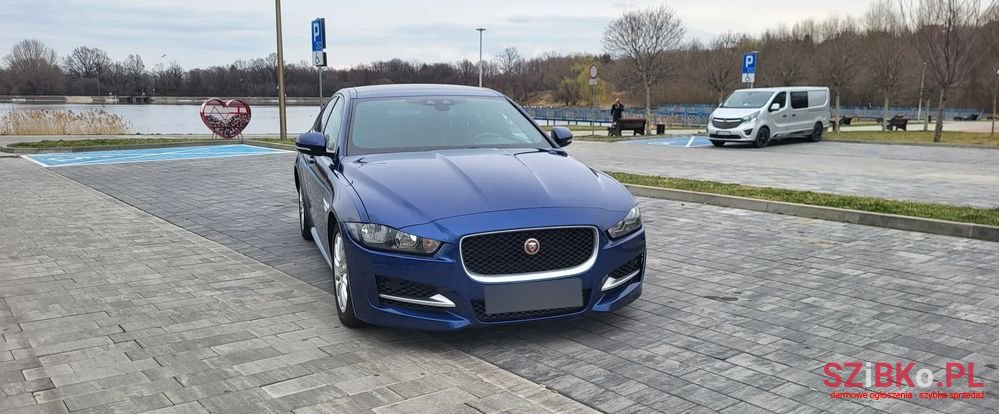 2016' Jaguar XE 2.0 D R-Sport photo #5