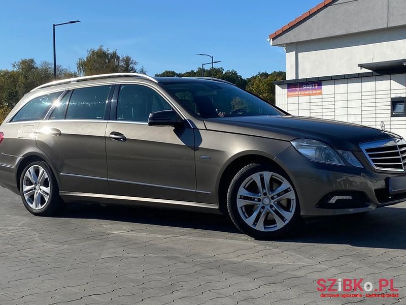 2009' Mercedes-Benz E-Class 350 photo #2