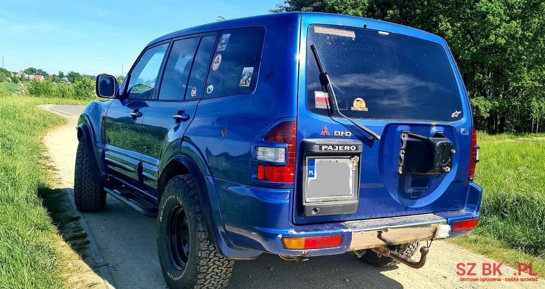 2001' Mitsubishi Pajero photo #6