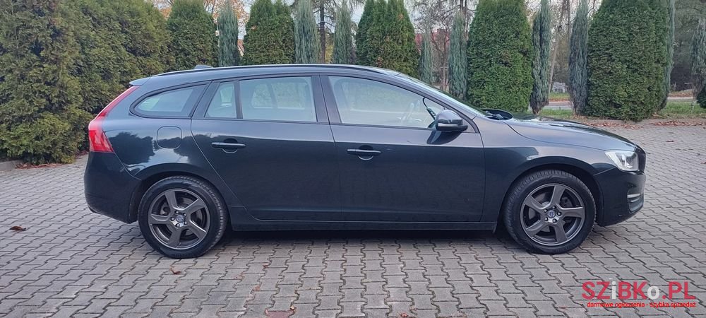 2013' Volvo V60 D2 Momentum photo #5