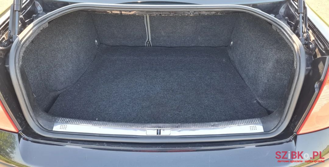 2003' Volkswagen Passat photo #6