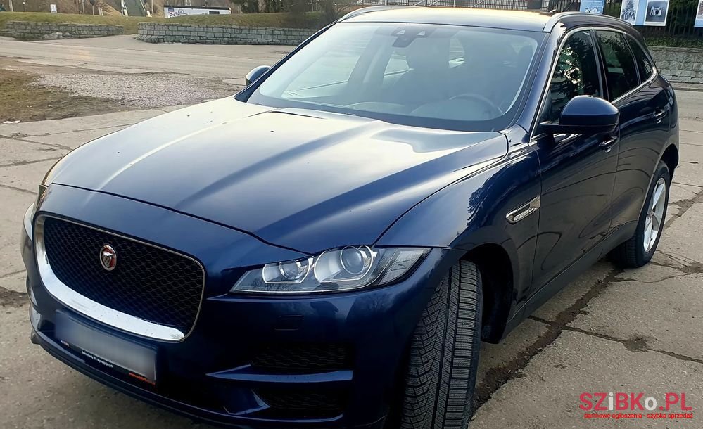 2018' Jaguar F-Pace 2.0 I4D Awd Prestige photo #3