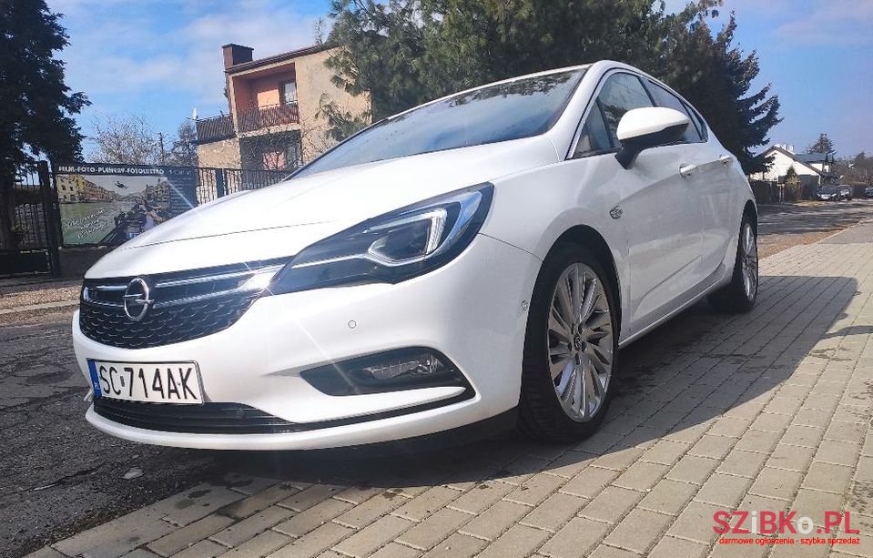 2015' Opel Astra photo #1