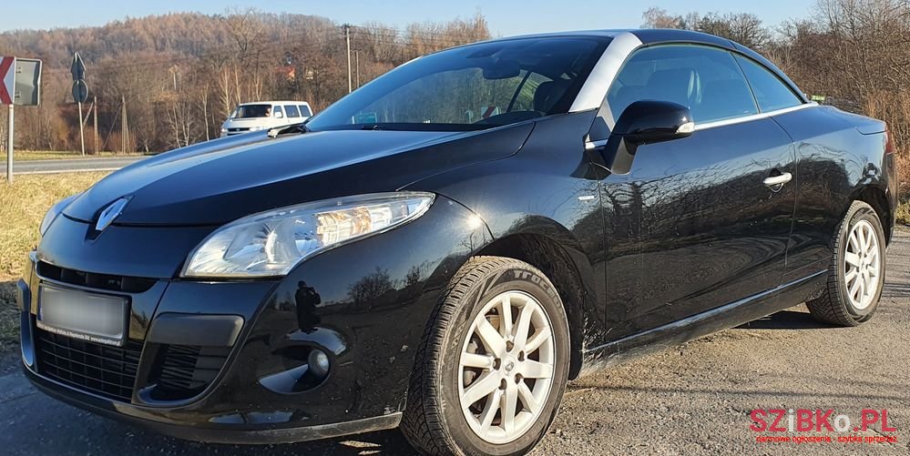 2011' Renault Megane photo #2