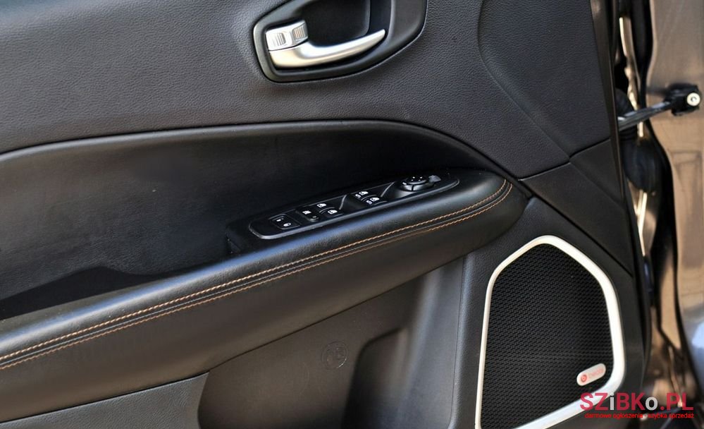 2018' Jeep Compass photo #5