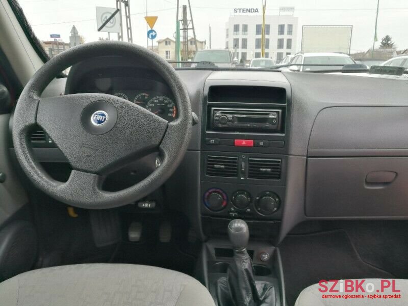 2006' Fiat Albea photo #2