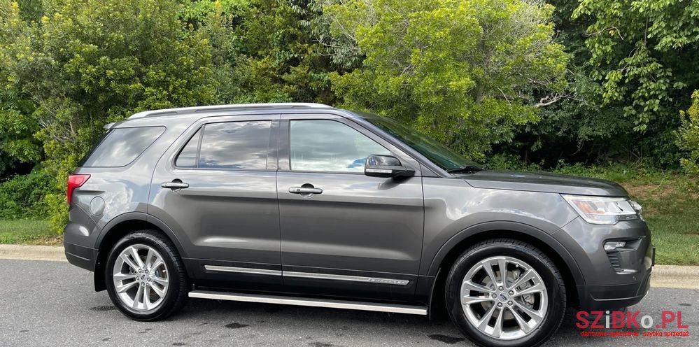 2018' Ford Explorer photo #3
