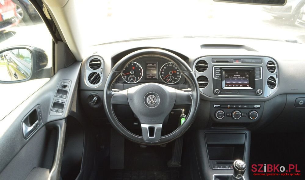 2015' Volkswagen Tiguan photo #6