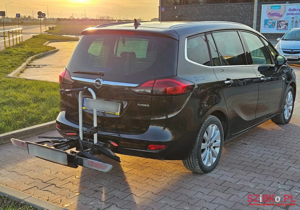2012' Opel Zafira photo #2