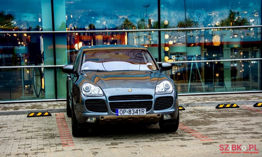 2004' Porsche Cayenne photo #5