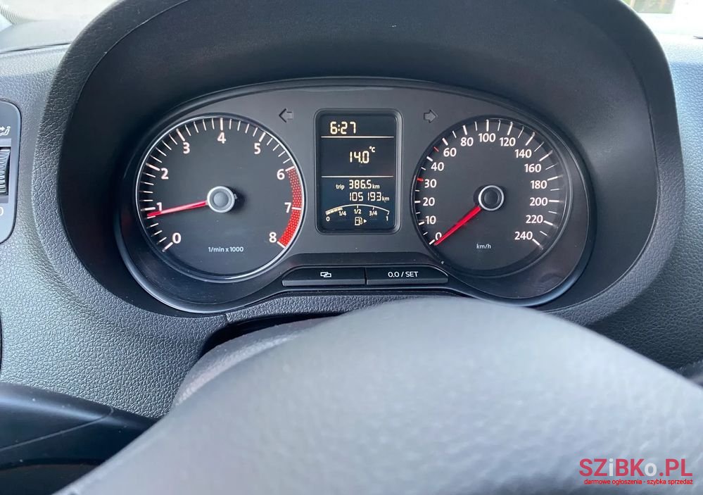 2011' Volkswagen Polo 1.2 Trendline photo #6