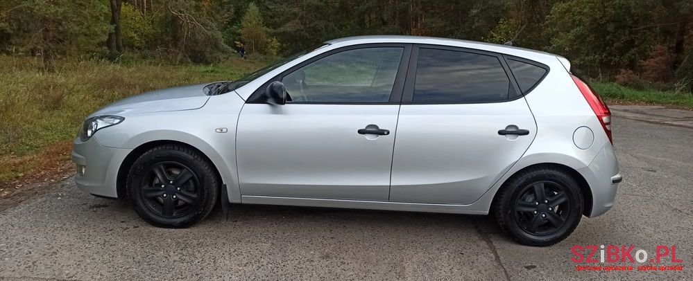 2010' Hyundai i30 photo #3