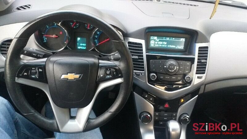 2011' Chevrolet Cruze photo #5