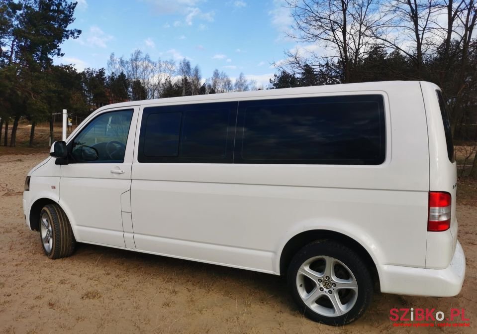 2011' Volkswagen Transporter photo #3