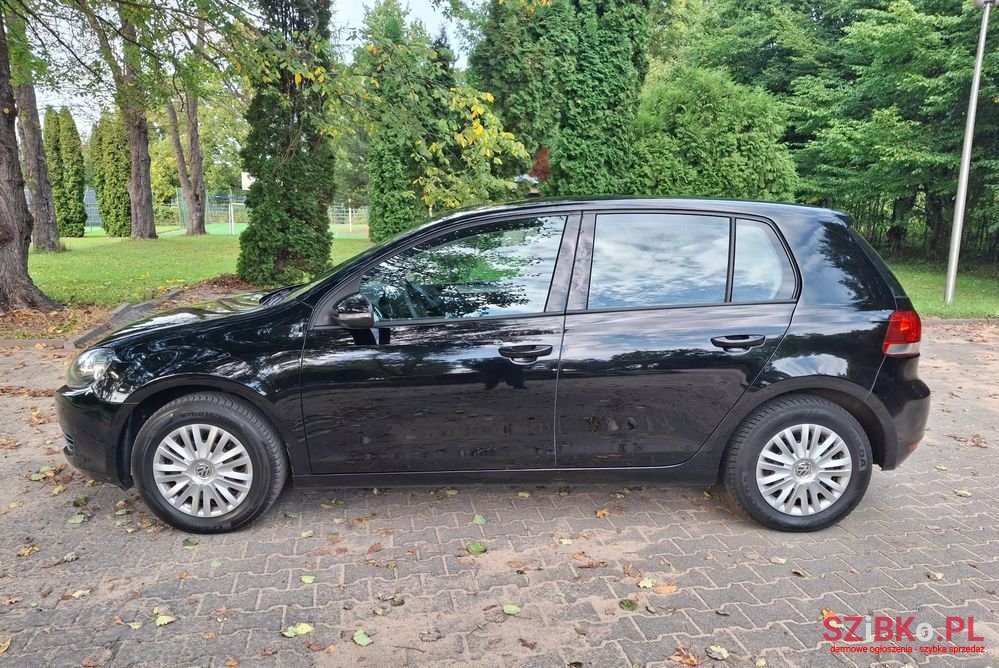 2009' Volkswagen Golf photo #6