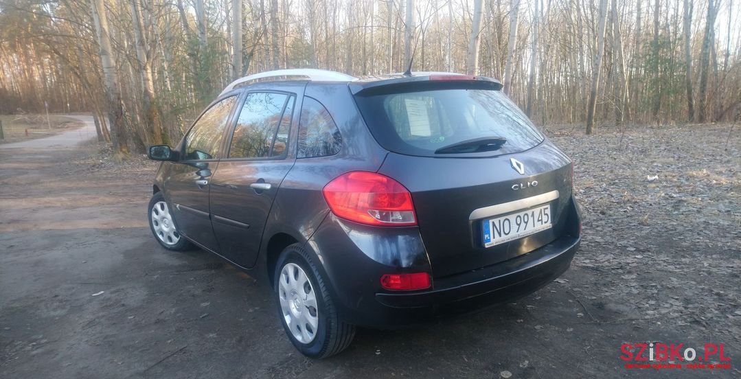 2008' Renault Clio photo #2