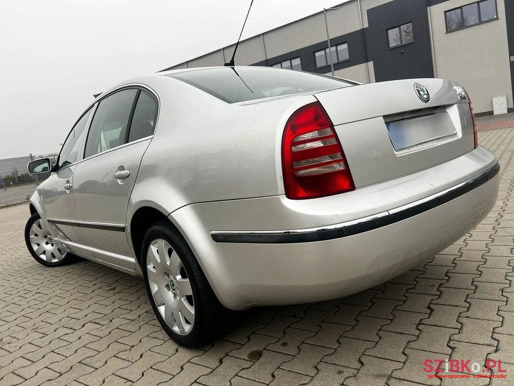 2003' Skoda Superb 2.8 V6 Platinum photo #3