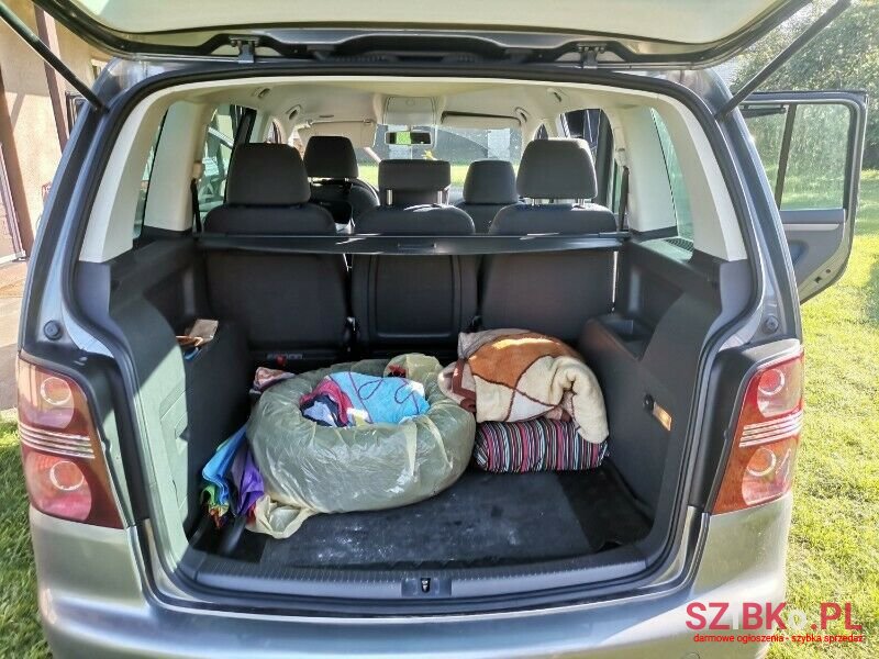 2007' Volkswagen Touran photo #4