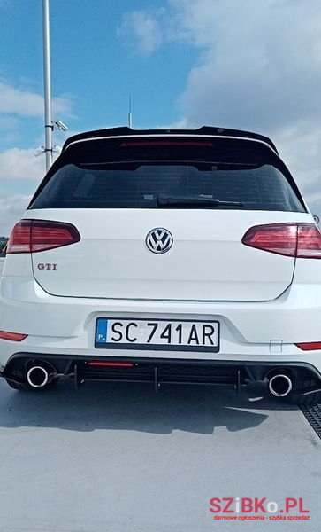 2019' Volkswagen Golf photo #5
