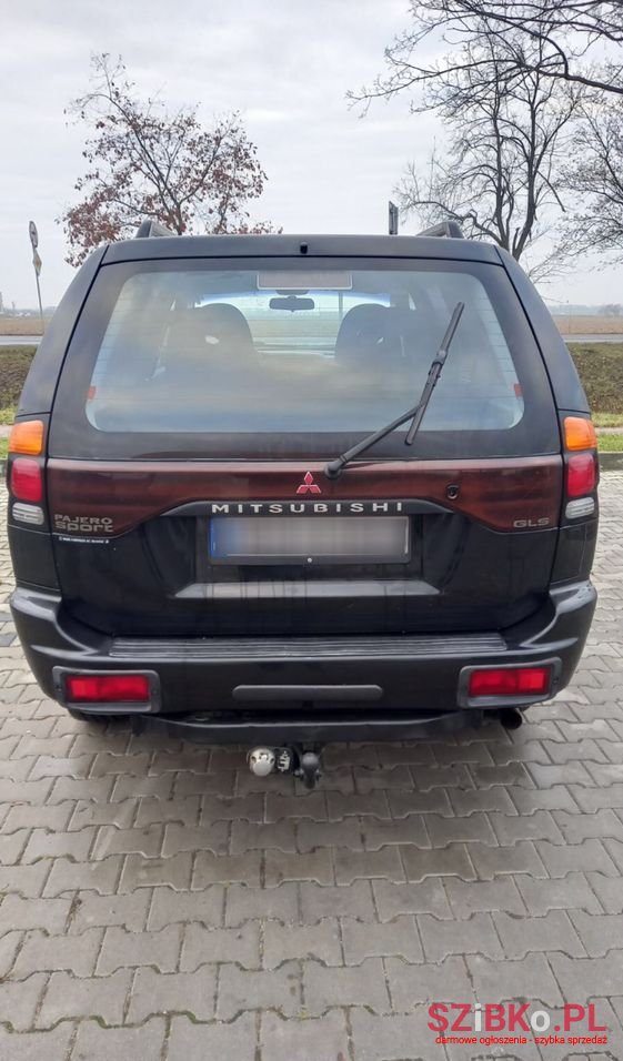 2002' Mitsubishi Pajero Sport photo #2