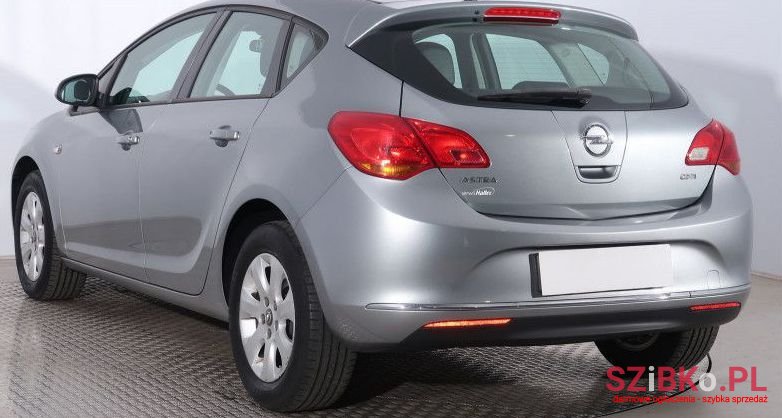 2015' Opel Astra photo #3