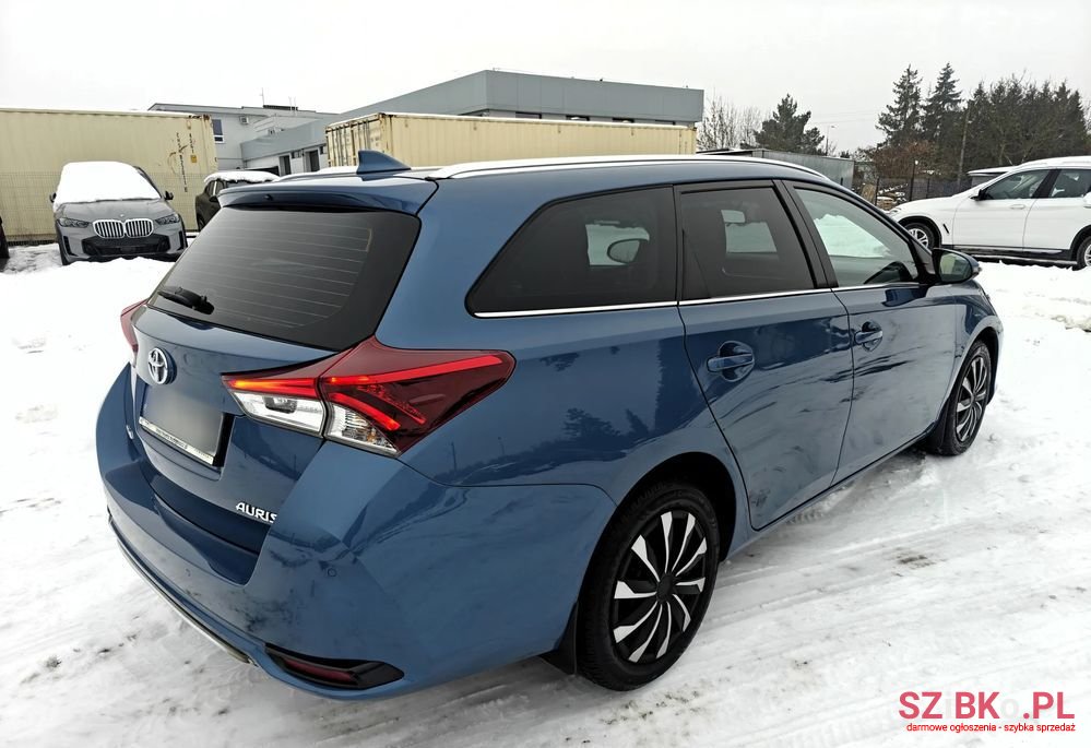 2015' Toyota Auris photo #3