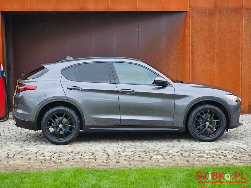 2018' Alfa Romeo Stelvio photo #5