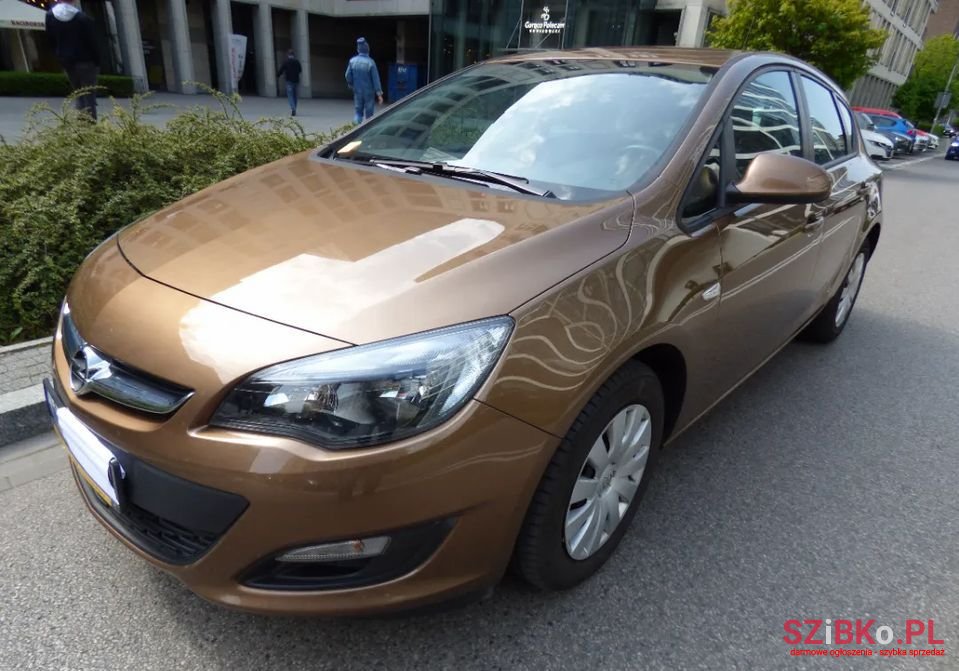 2014' Opel Astra photo #1