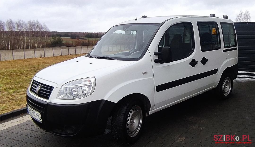 2009' Fiat Doblo photo #2