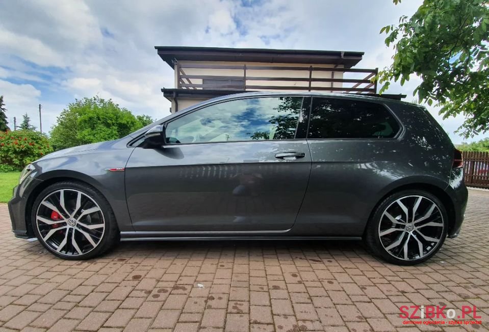 2018' Volkswagen Golf photo #4
