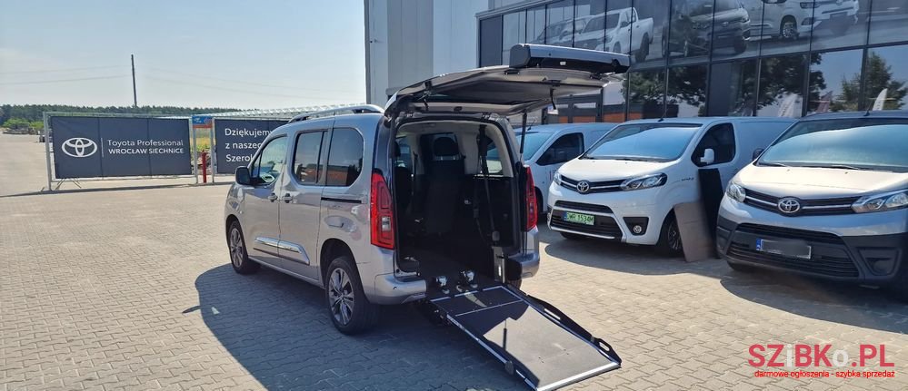 2021' Toyota ProAce City Verso photo #2