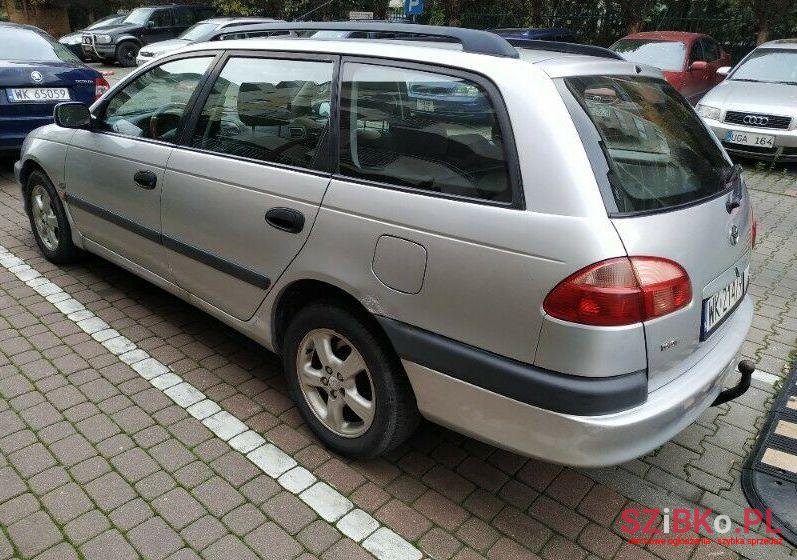 2001' Toyota Avensis photo #1