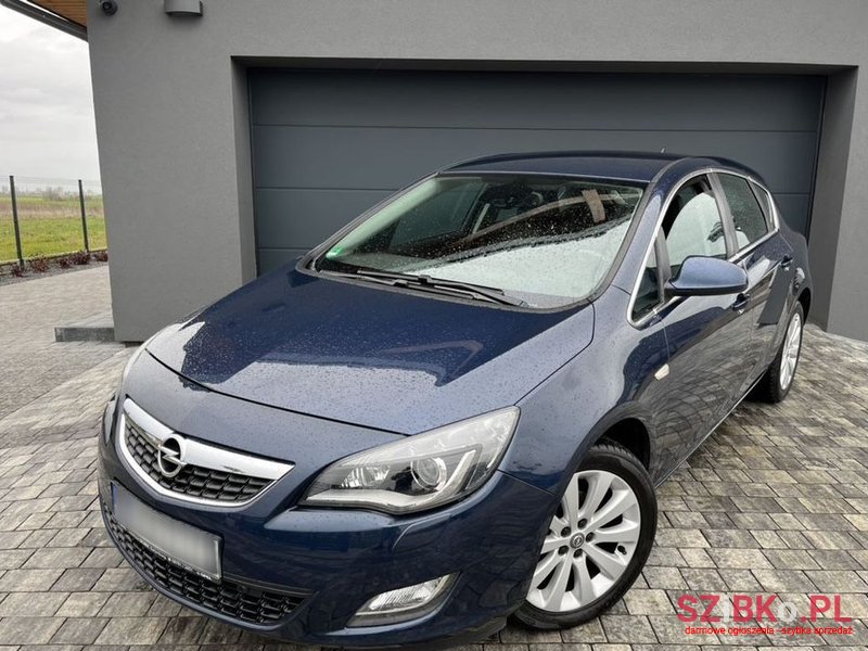2010' Opel Astra photo #5