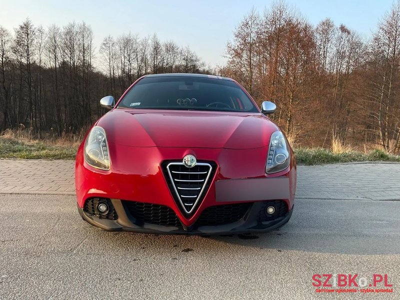 2012' Alfa Romeo Giulietta photo #2