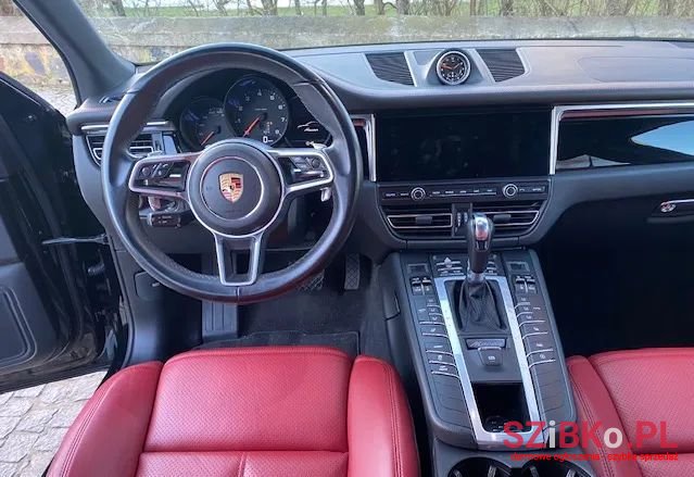 2020' Porsche Macan photo #6