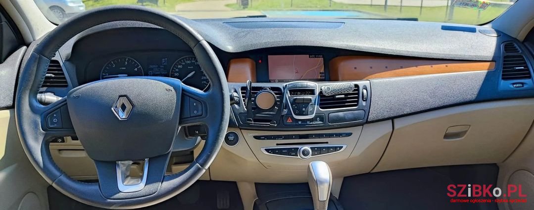 2010' Renault Laguna photo #5