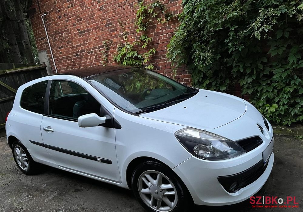 2007' Renault Clio photo #1