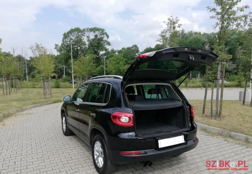 2011' Volkswagen Tiguan photo #5