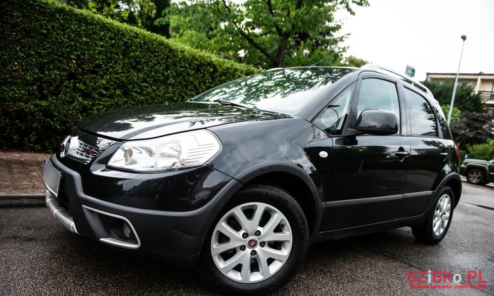 2011' Fiat Sedici photo #1