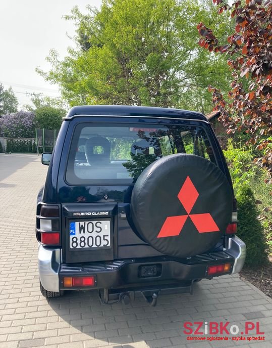 2004' Mitsubishi Pajero photo #2