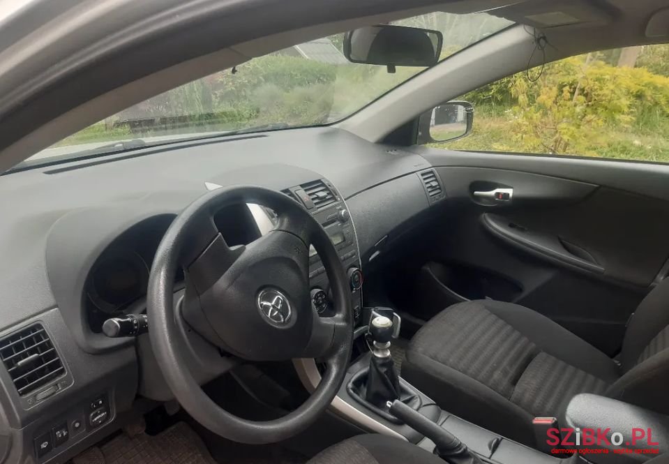 2010' Toyota Corolla photo #3