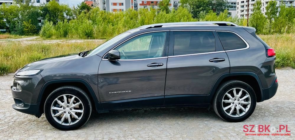 2017' Jeep Cherokee photo #4