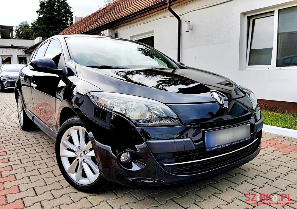 2011' Renault Megane photo #3