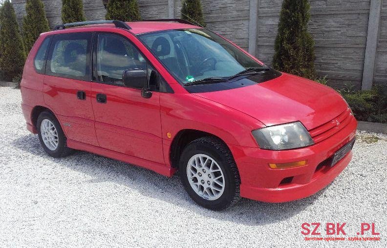 2001' Mitsubishi Space Runner photo #3