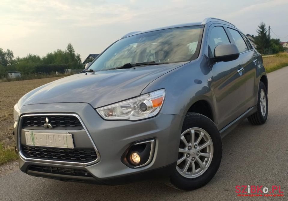 2015' Mitsubishi ASX photo #2