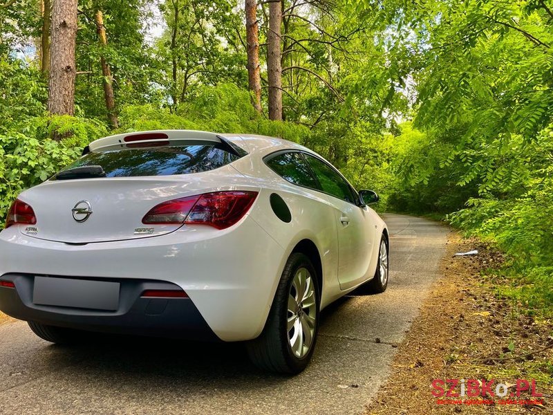2013' Opel Astra photo #4